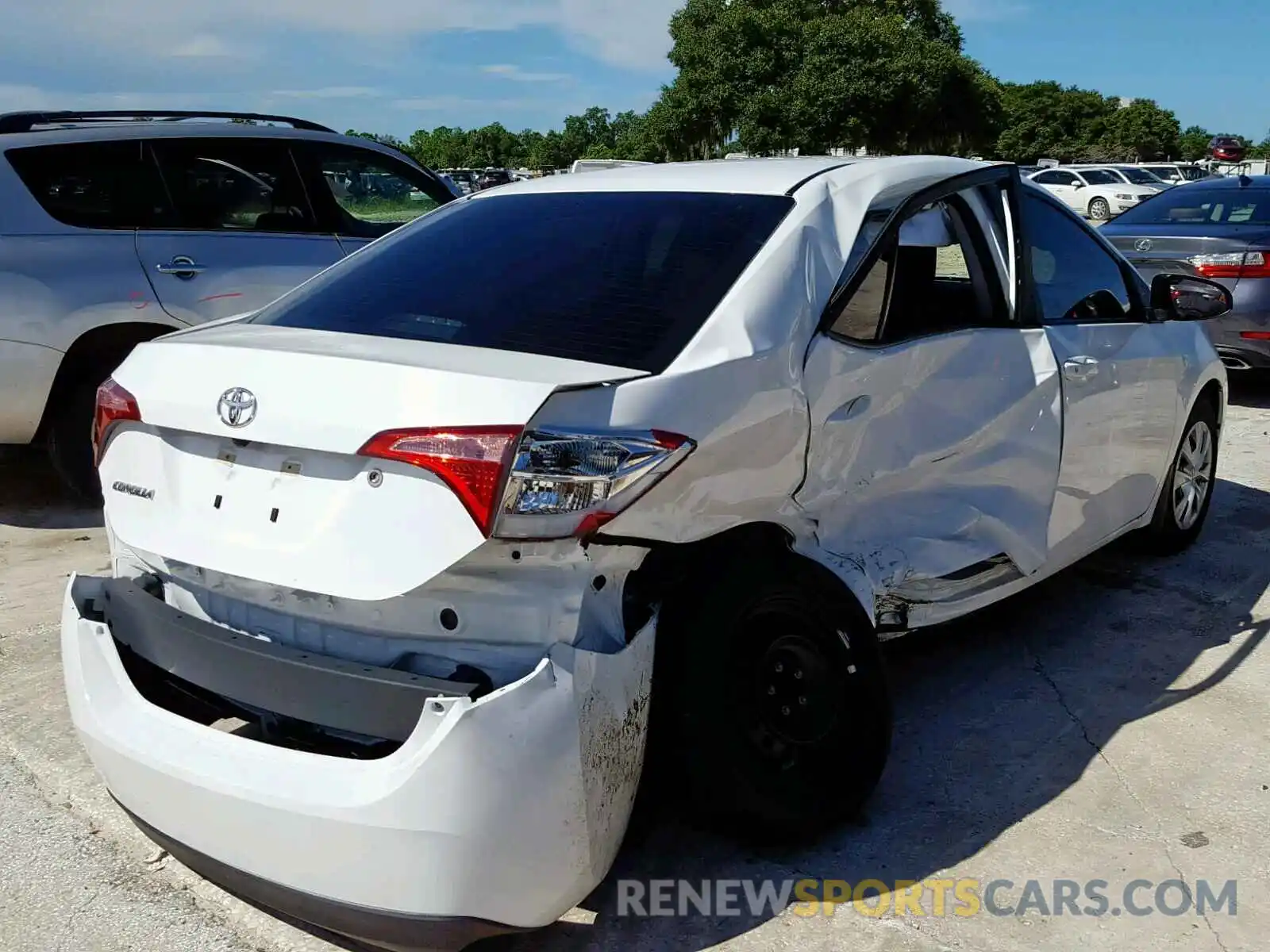 4 Photograph of a damaged car 5YFBURHEXKP923189 TOYOTA COROLLA 2019