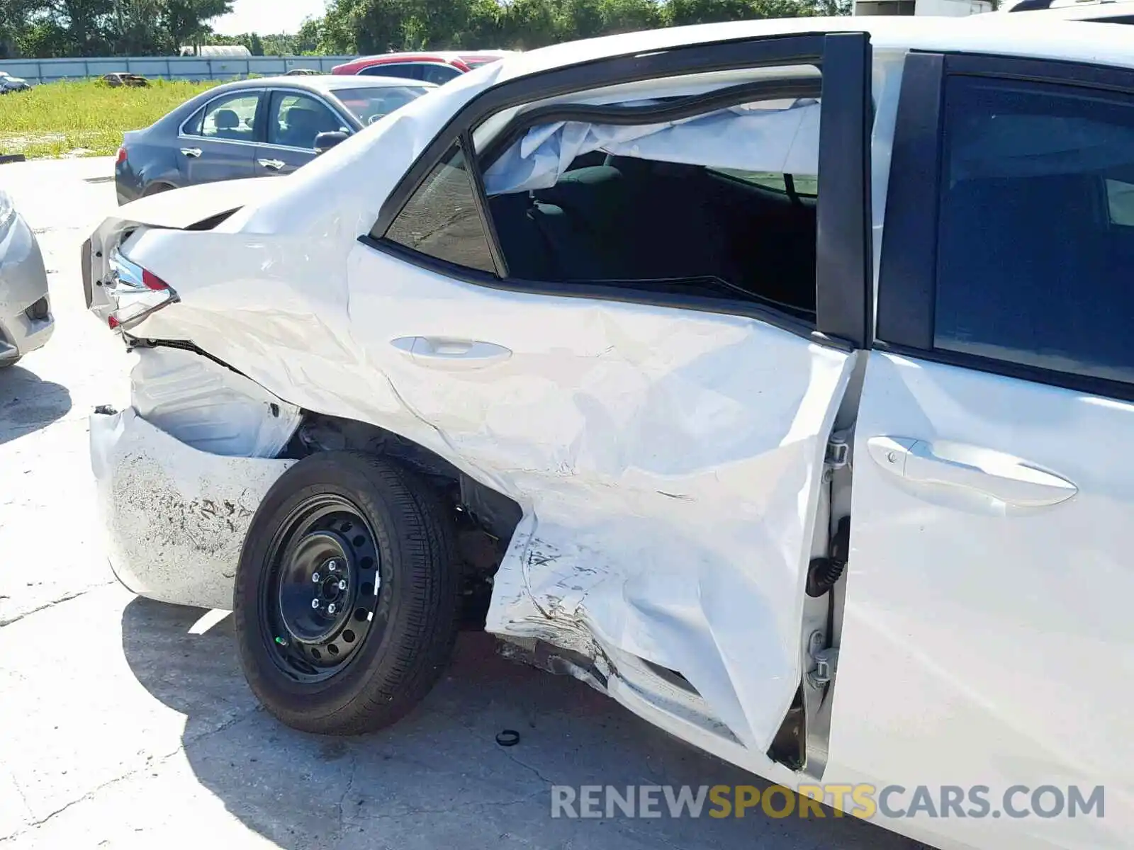 9 Photograph of a damaged car 5YFBURHEXKP923189 TOYOTA COROLLA 2019