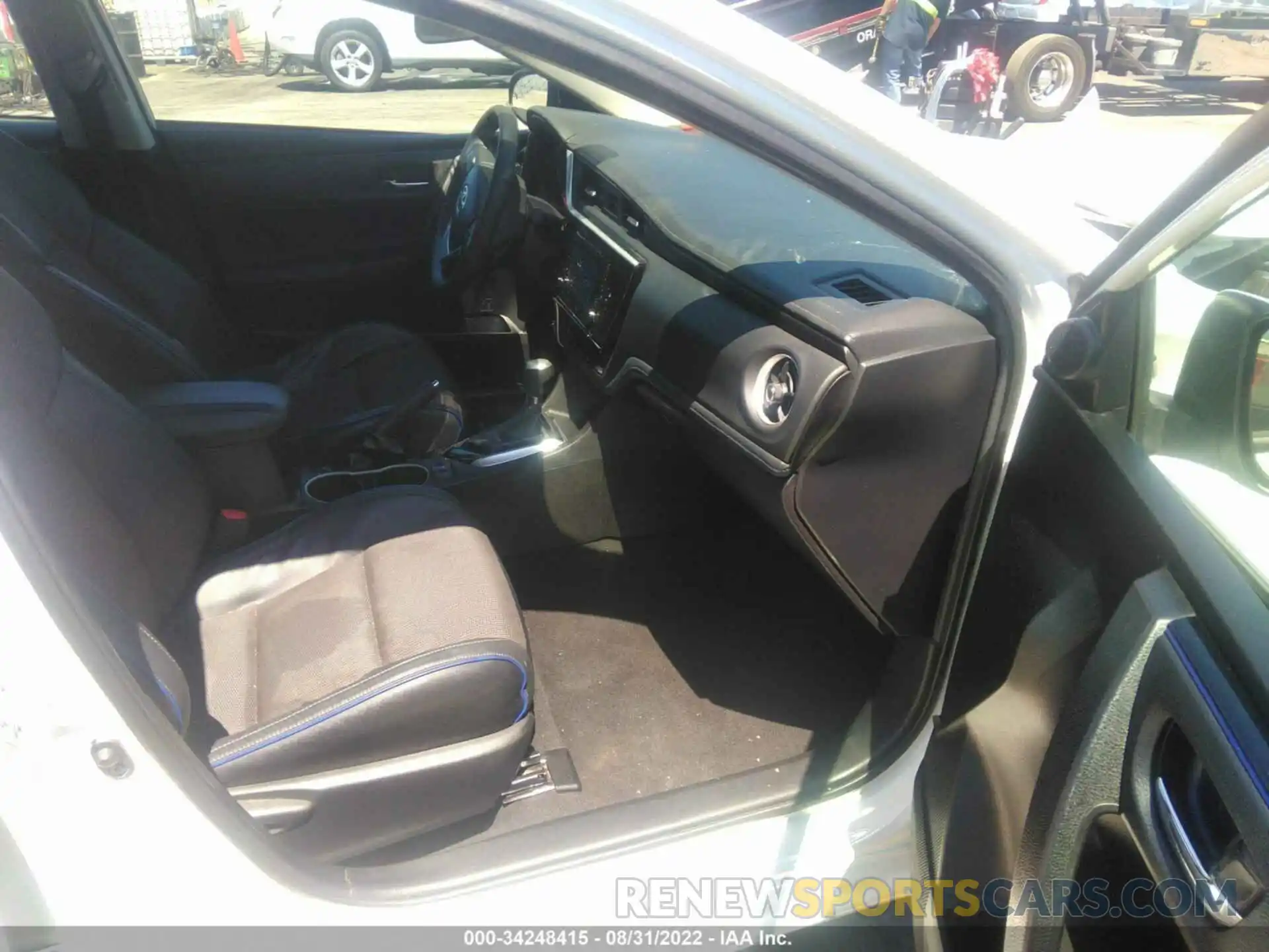 5 Photograph of a damaged car 5YFBURHEXKP923709 TOYOTA COROLLA 2019