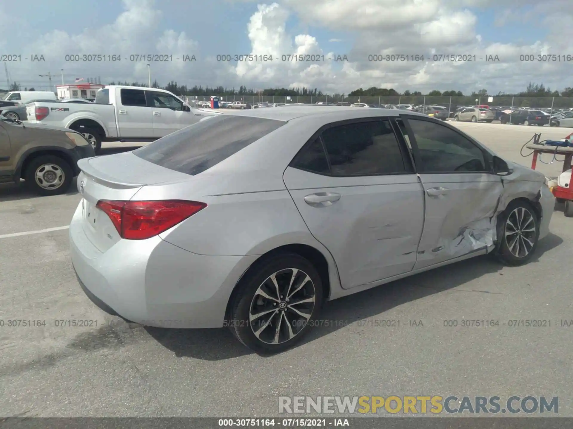 4 Photograph of a damaged car 5YFBURHEXKP924391 TOYOTA COROLLA 2019