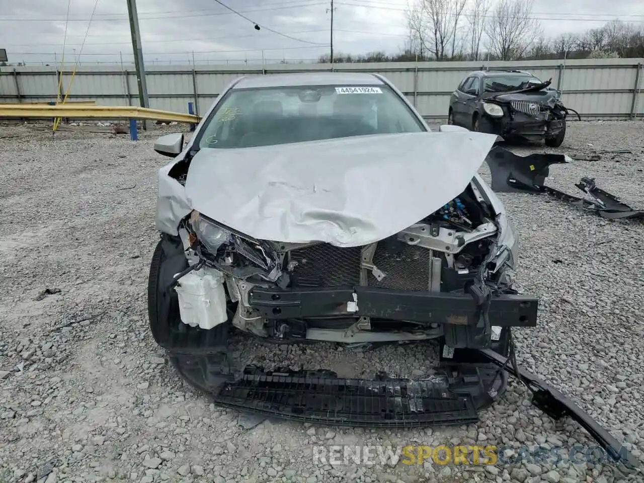 5 Photograph of a damaged car 5YFBURHEXKP924990 TOYOTA COROLLA 2019