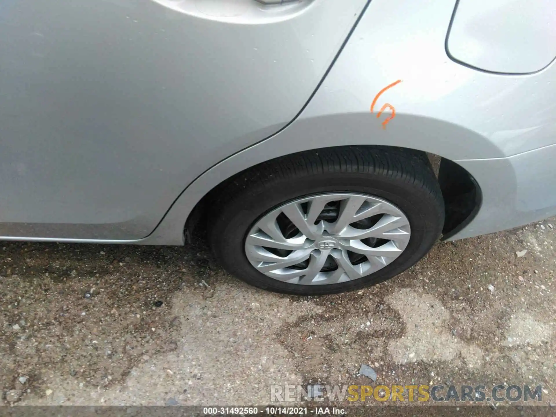 13 Photograph of a damaged car 5YFBURHEXKP925413 TOYOTA COROLLA 2019