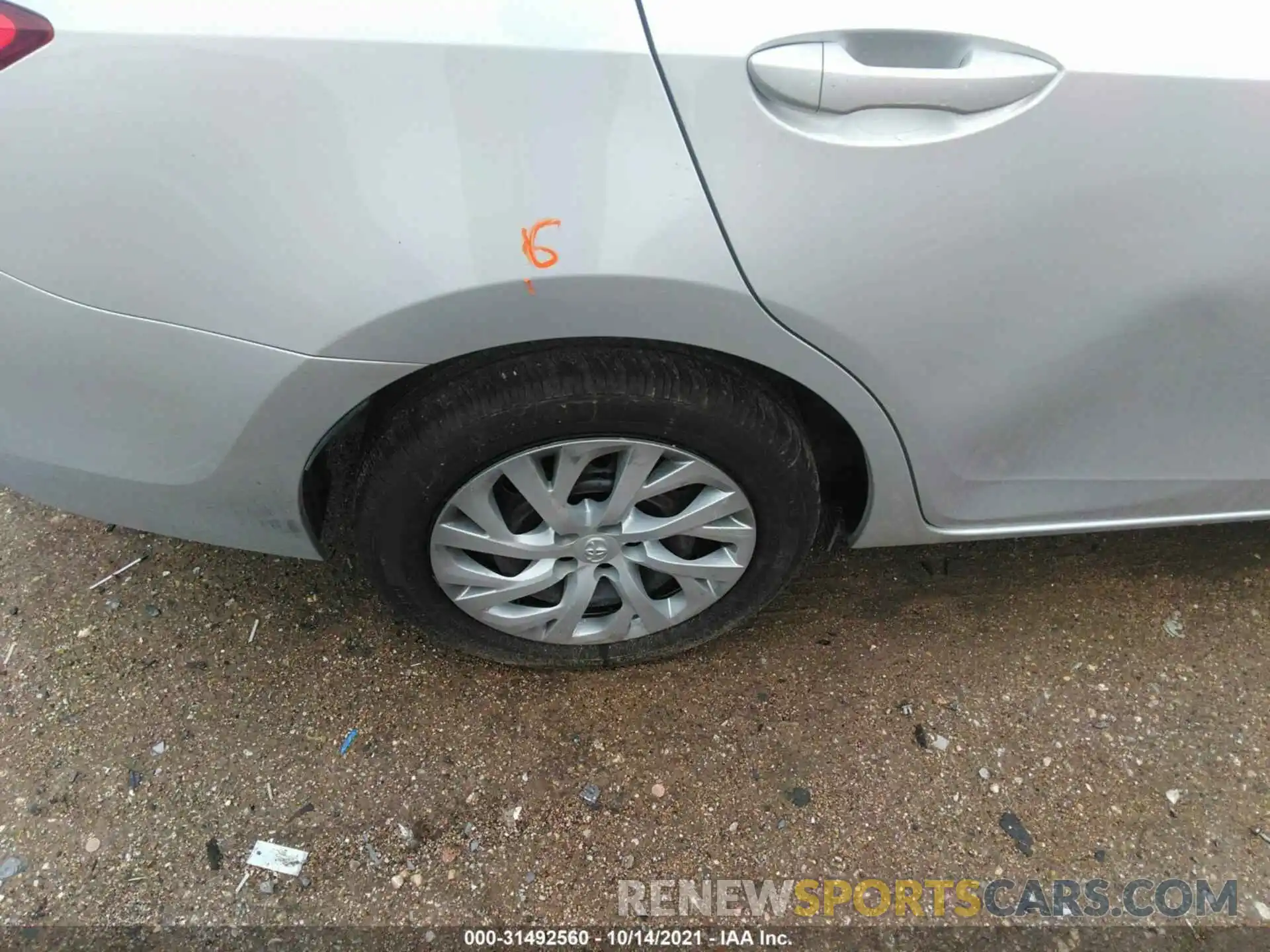 15 Photograph of a damaged car 5YFBURHEXKP925413 TOYOTA COROLLA 2019