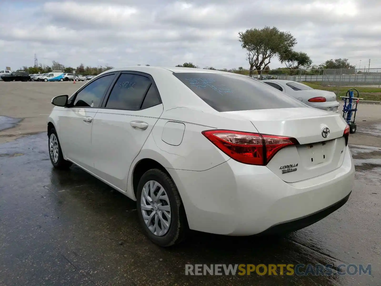 3 Photograph of a damaged car 5YFBURHEXKP925492 TOYOTA COROLLA 2019