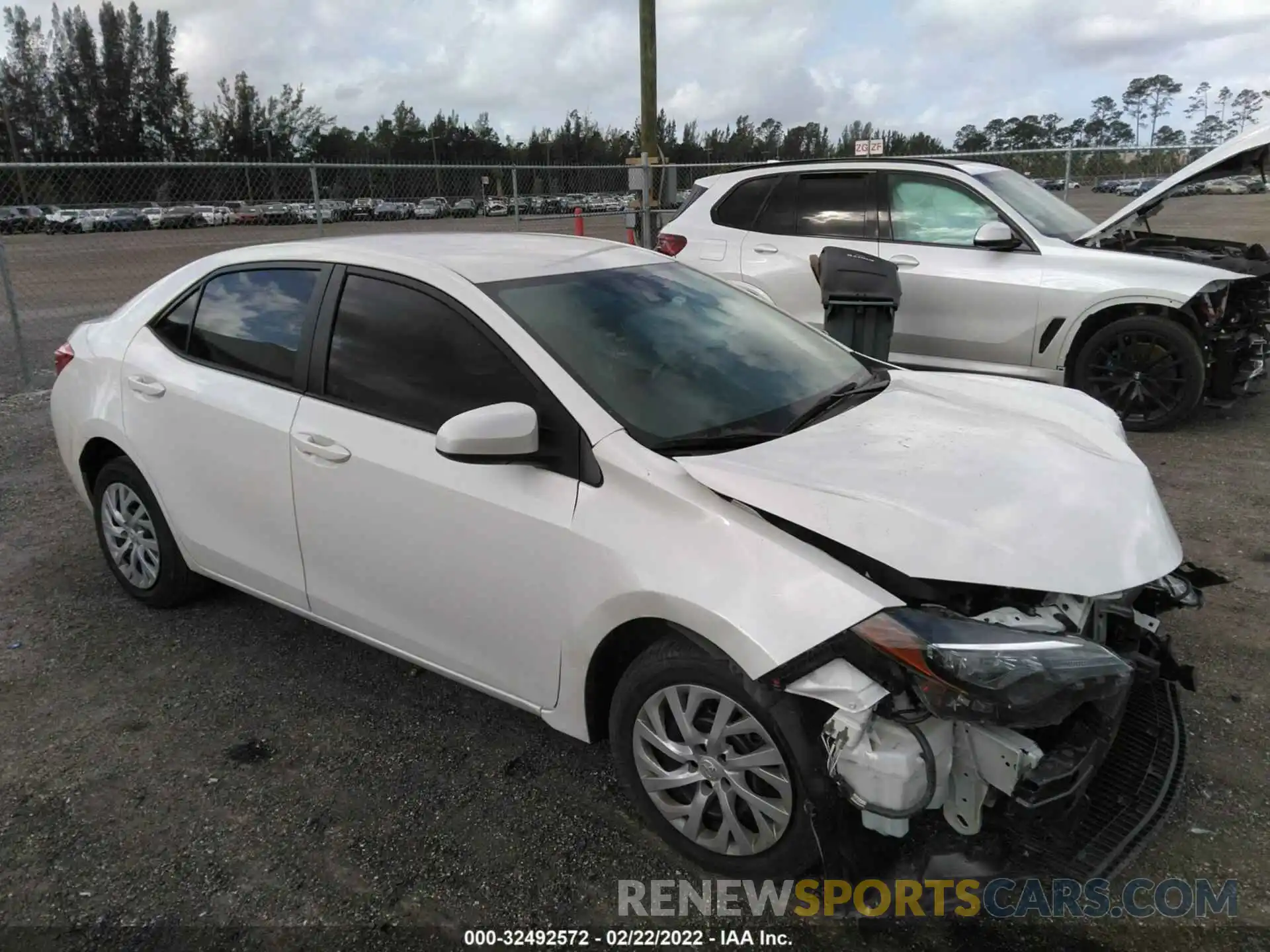 1 Photograph of a damaged car 5YFBURHEXKP925864 TOYOTA COROLLA 2019