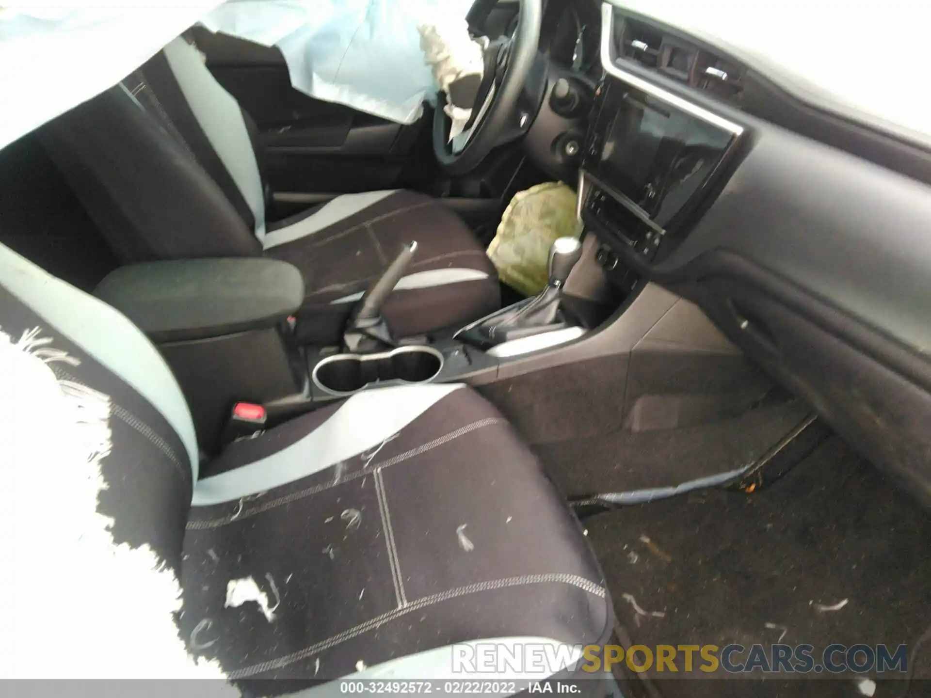 5 Photograph of a damaged car 5YFBURHEXKP925864 TOYOTA COROLLA 2019