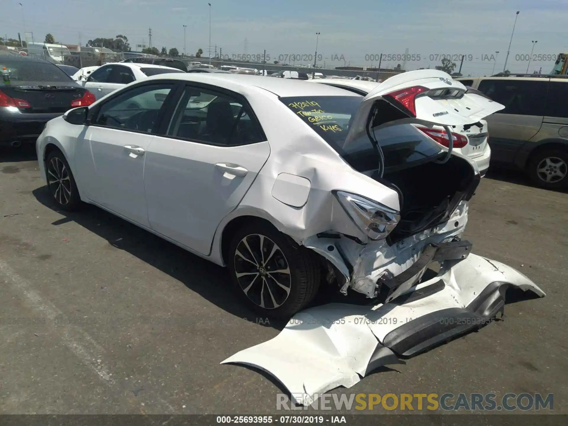 3 Photograph of a damaged car 5YFBURHEXKP925914 TOYOTA COROLLA 2019