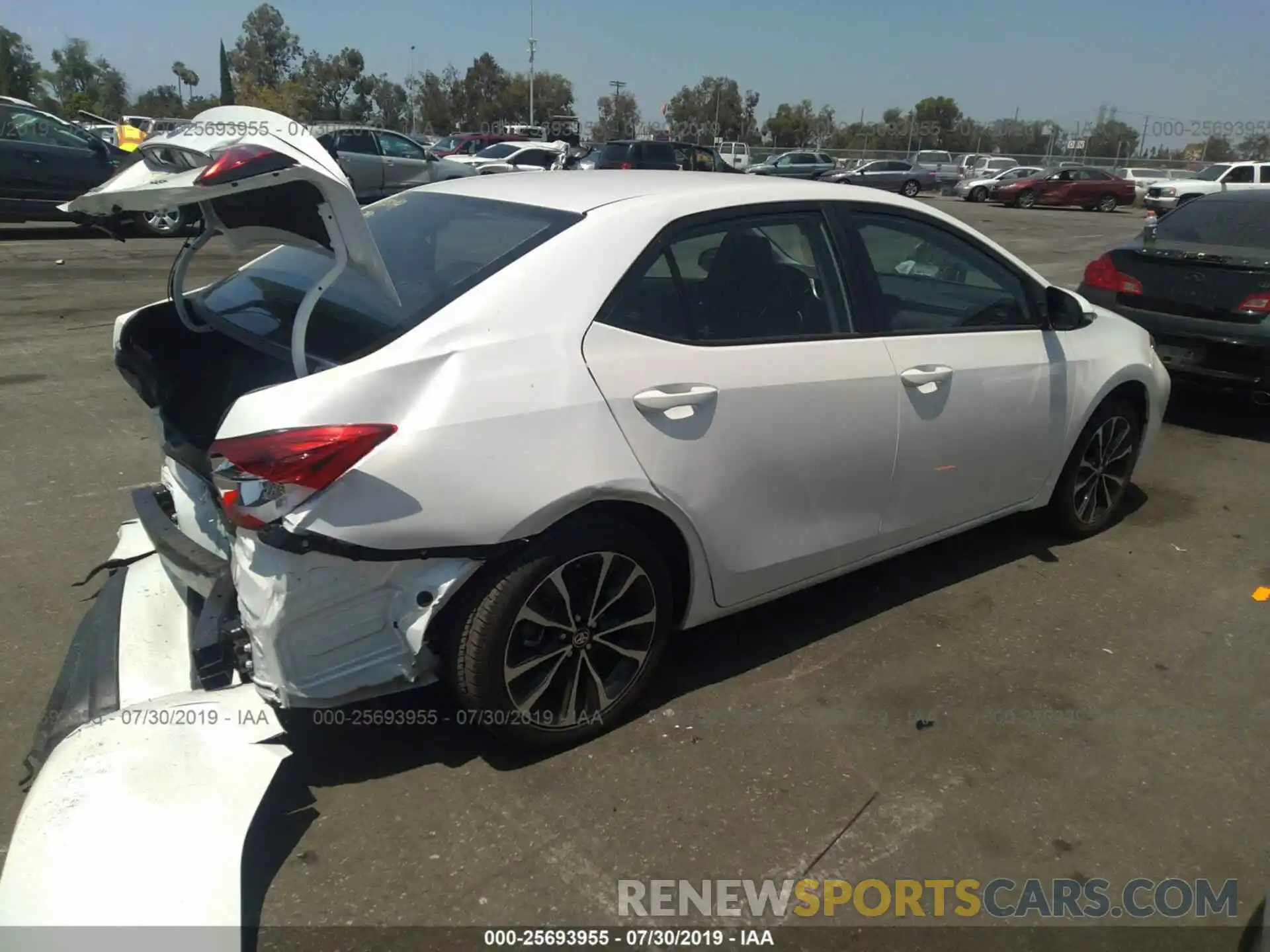 4 Photograph of a damaged car 5YFBURHEXKP925914 TOYOTA COROLLA 2019