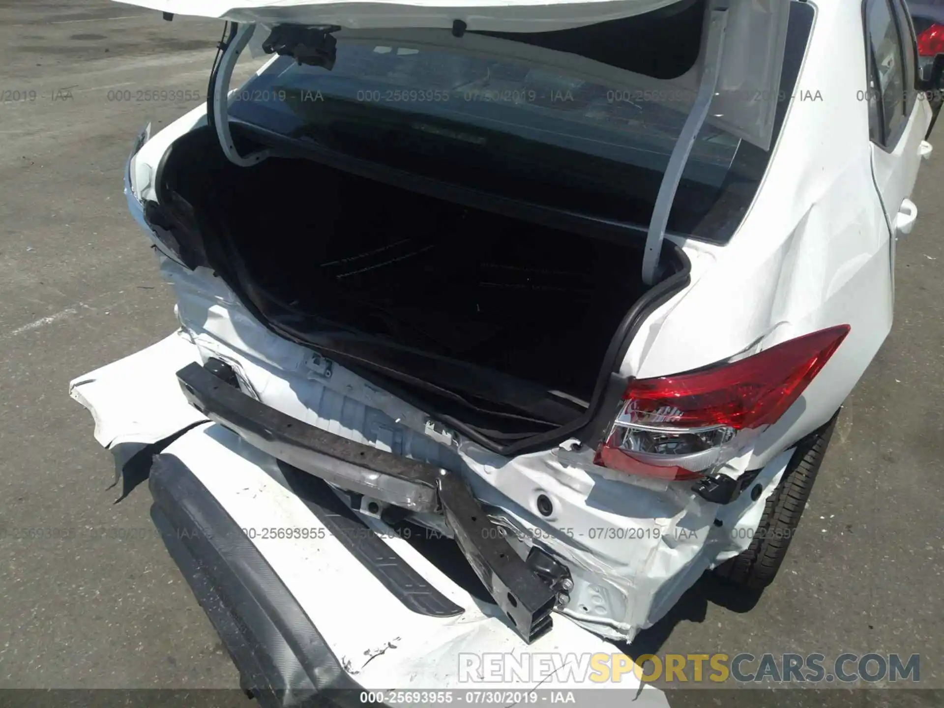 6 Photograph of a damaged car 5YFBURHEXKP925914 TOYOTA COROLLA 2019