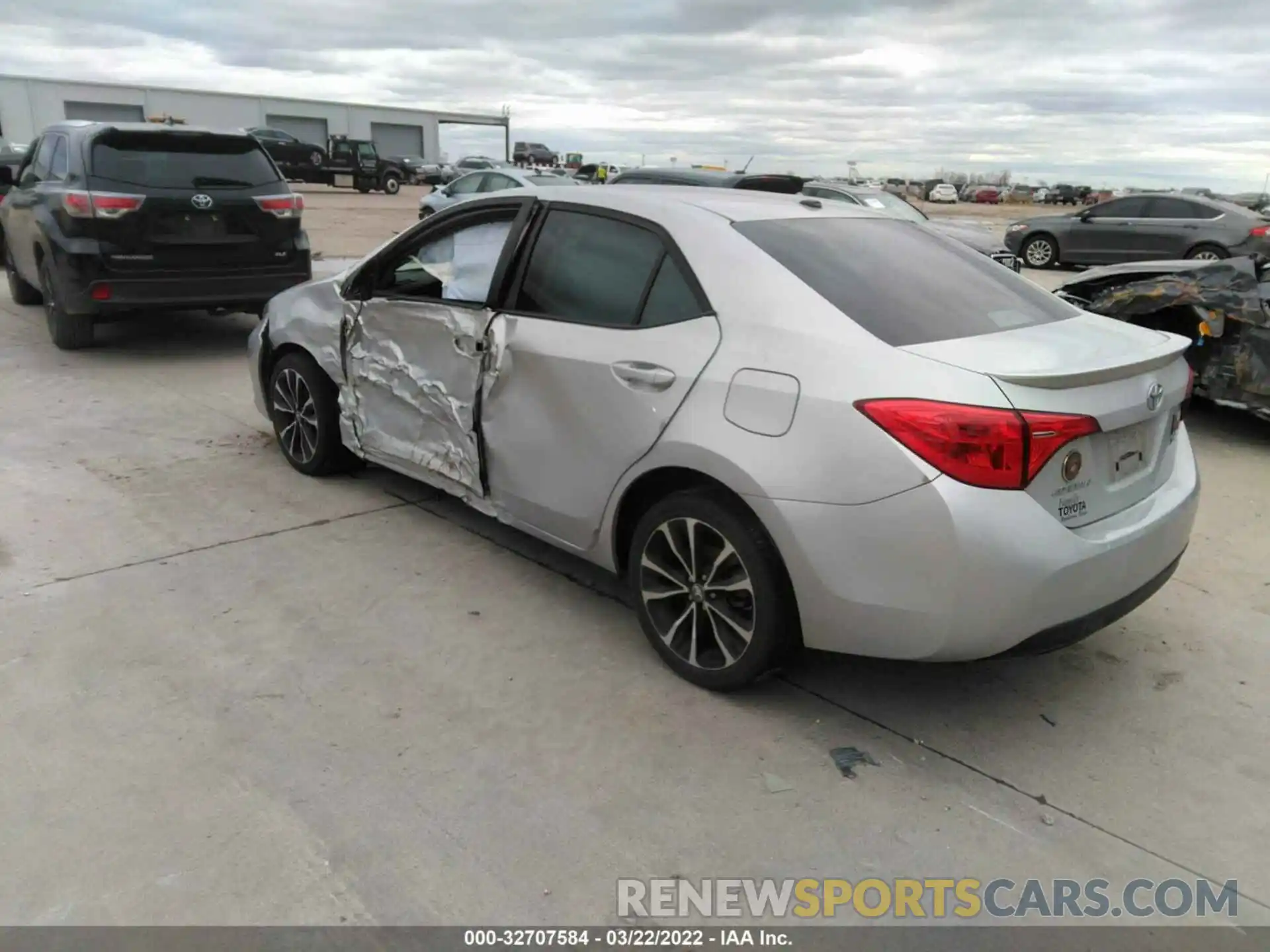 3 Photograph of a damaged car 5YFBURHEXKP926108 TOYOTA COROLLA 2019