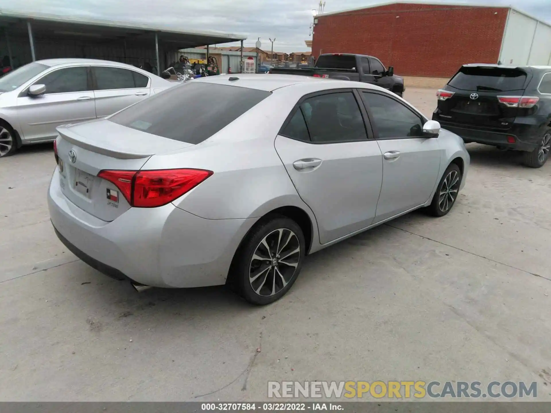 4 Photograph of a damaged car 5YFBURHEXKP926108 TOYOTA COROLLA 2019