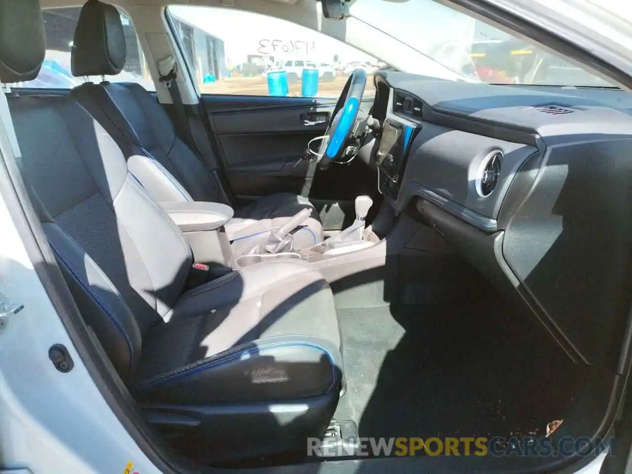 5 Photograph of a damaged car 5YFBURHEXKP927663 TOYOTA COROLLA 2019