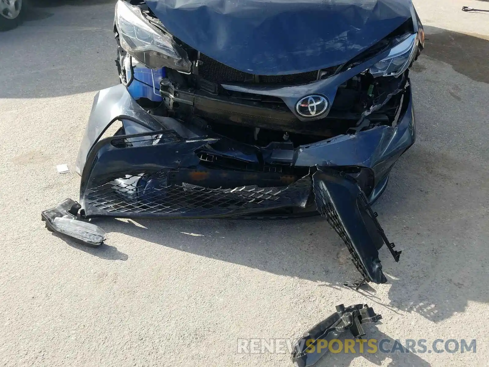 9 Photograph of a damaged car 5YFBURHEXKP927713 TOYOTA COROLLA 2019