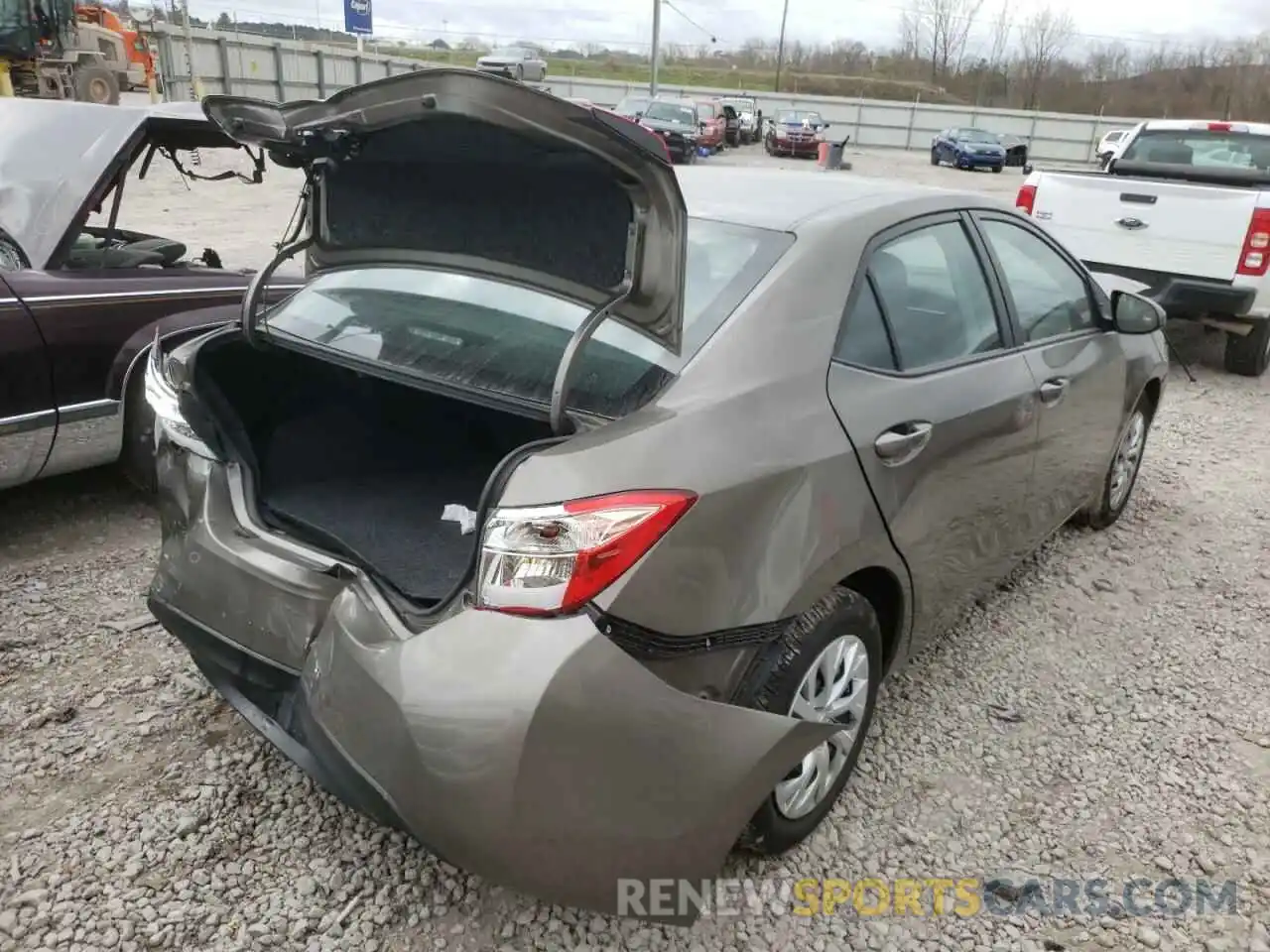 4 Photograph of a damaged car 5YFBURHEXKP927842 TOYOTA COROLLA 2019