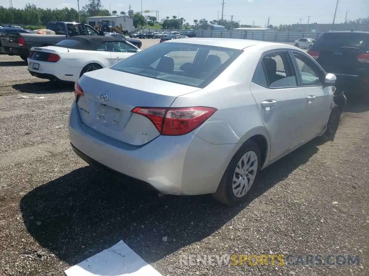 4 Photograph of a damaged car 5YFBURHEXKP928098 TOYOTA COROLLA 2019