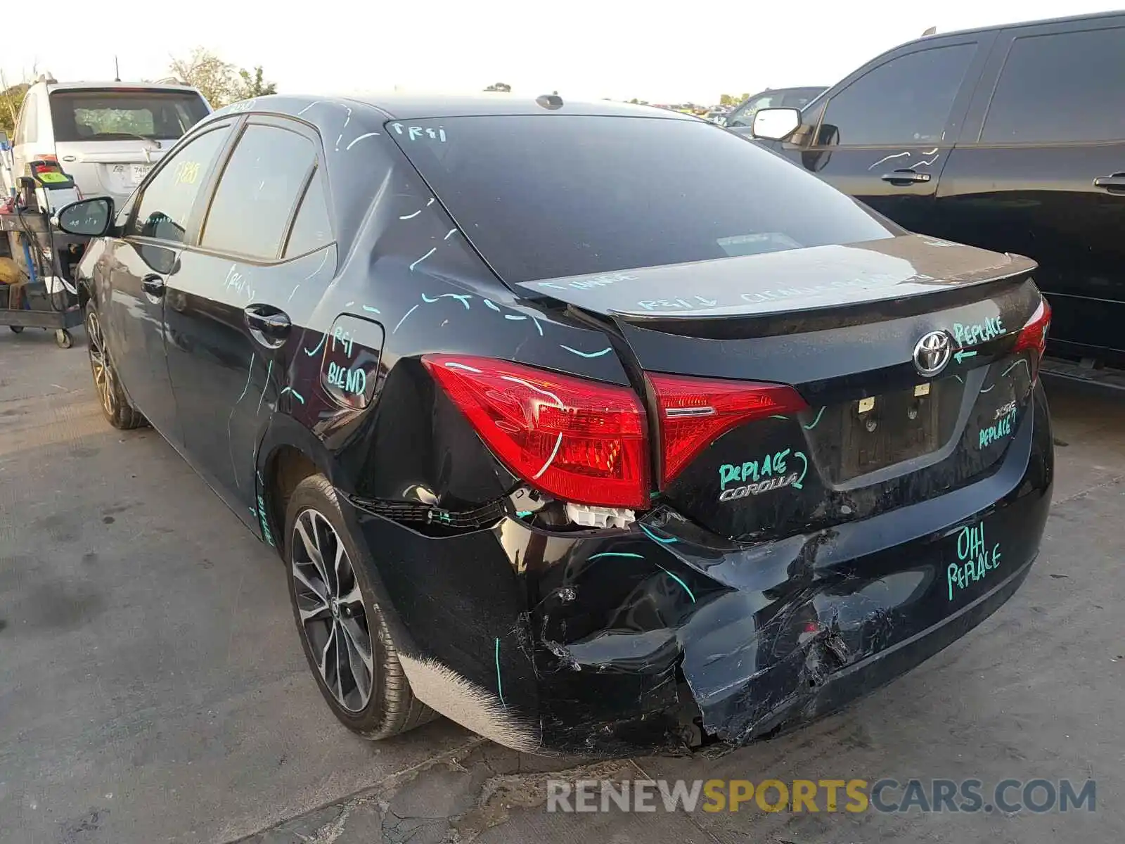 3 Photograph of a damaged car 5YFBURHEXKP928358 TOYOTA COROLLA 2019