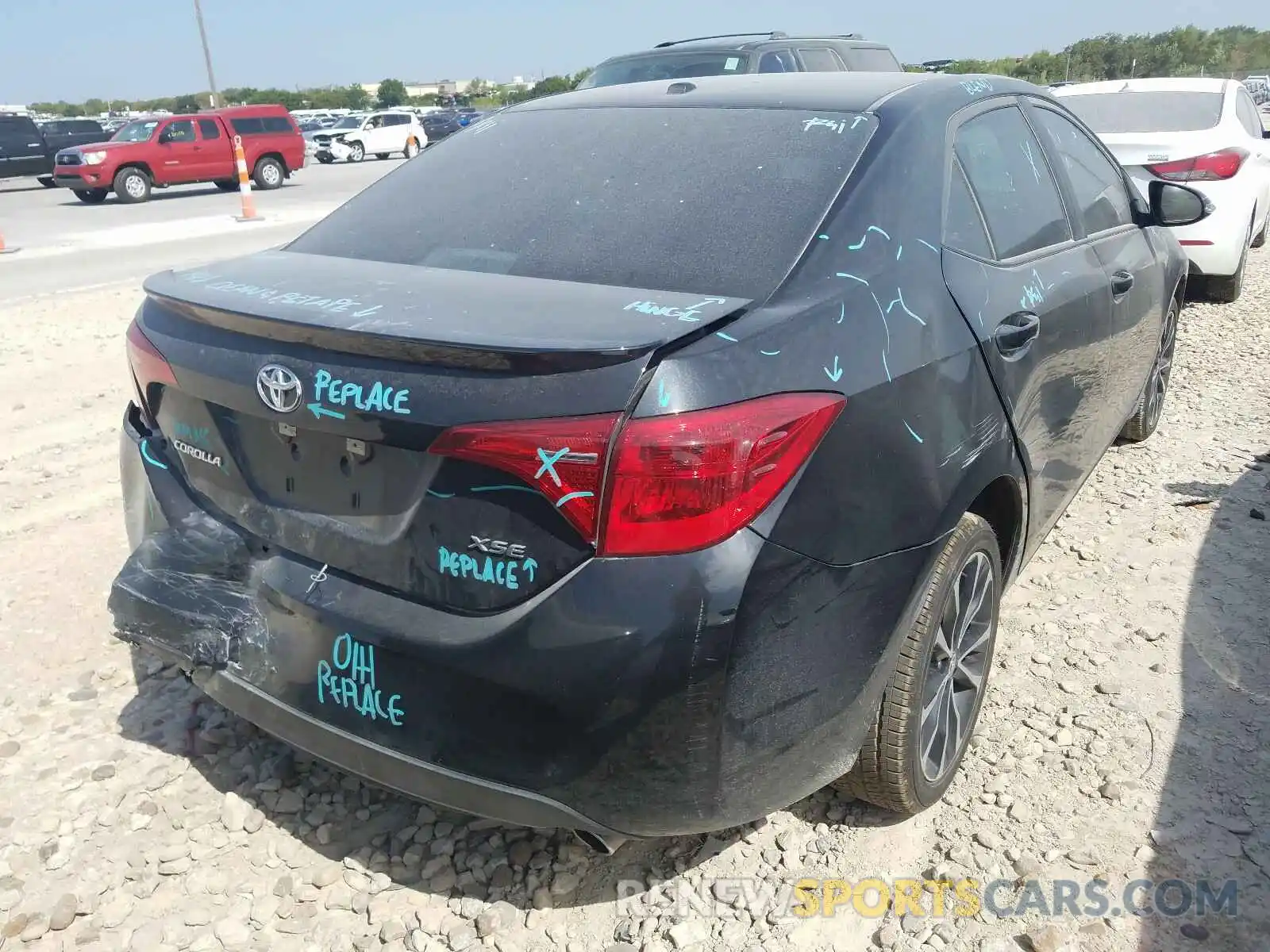 4 Photograph of a damaged car 5YFBURHEXKP928358 TOYOTA COROLLA 2019