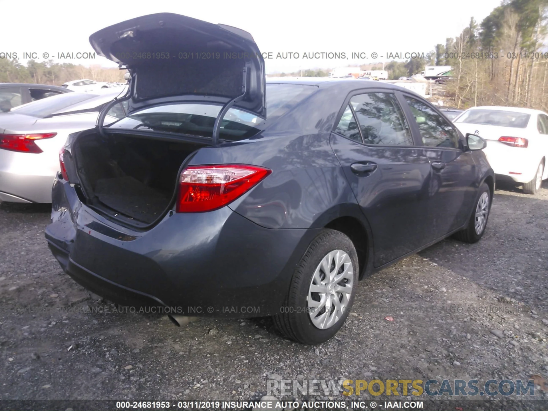 4 Photograph of a damaged car 5YFBURHEXKP928750 TOYOTA COROLLA 2019