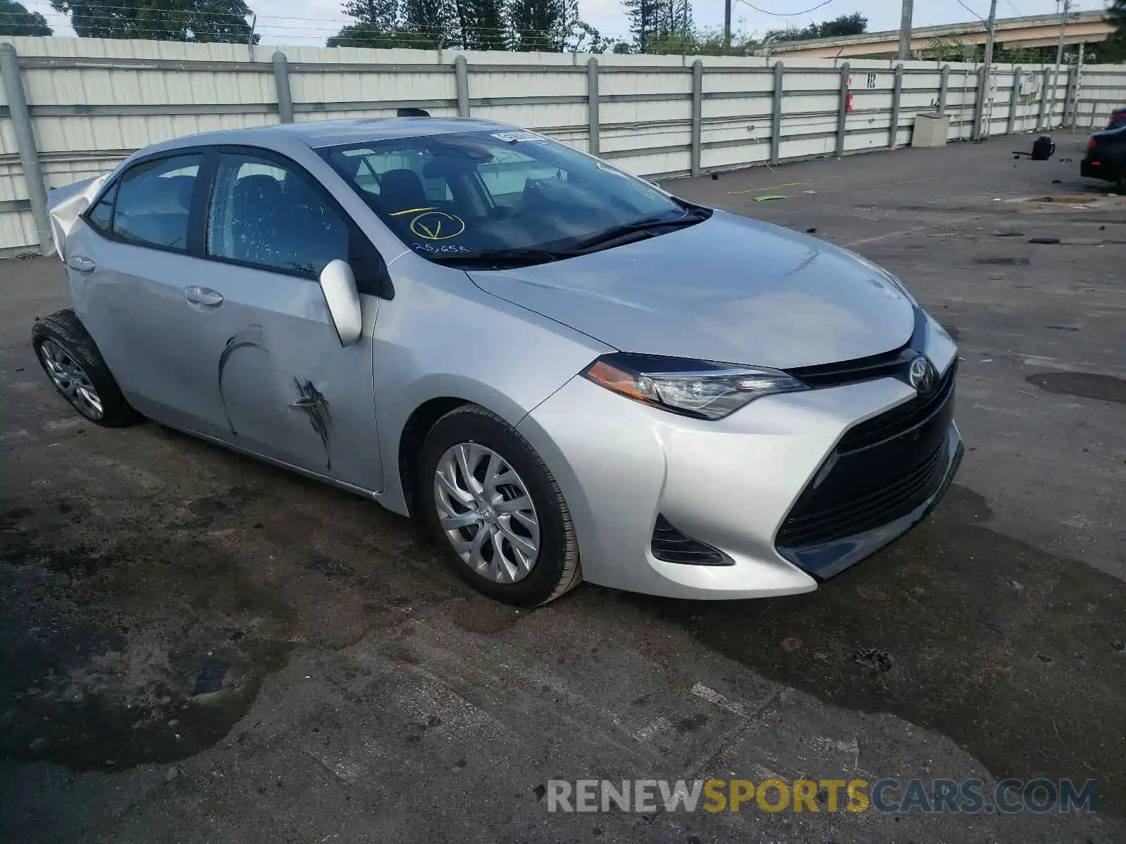 1 Photograph of a damaged car 5YFBURHEXKP928912 TOYOTA COROLLA 2019