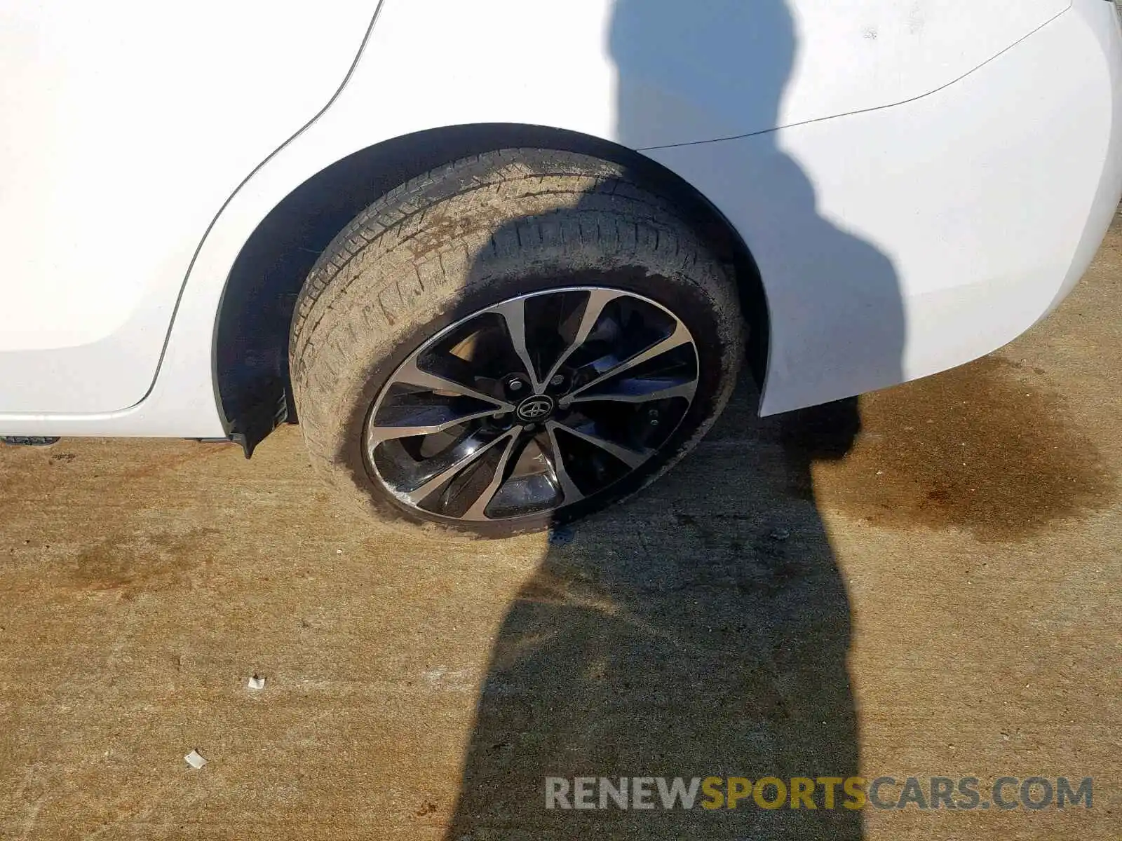 9 Photograph of a damaged car 5YFBURHEXKP929316 TOYOTA COROLLA 2019