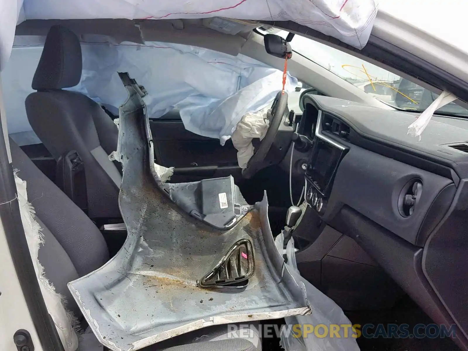 5 Photograph of a damaged car 5YFBURHEXKP929462 TOYOTA COROLLA 2019