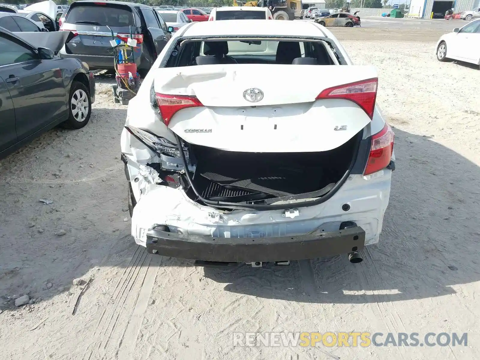 9 Photograph of a damaged car 5YFBURHEXKP929980 TOYOTA COROLLA 2019