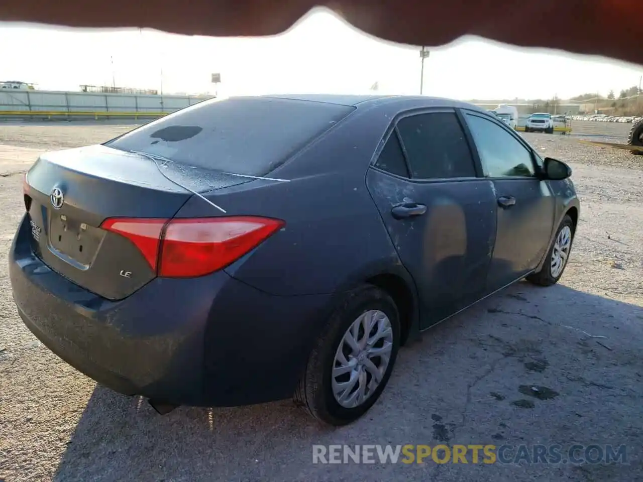 4 Photograph of a damaged car 5YFBURHEXKP930045 TOYOTA COROLLA 2019