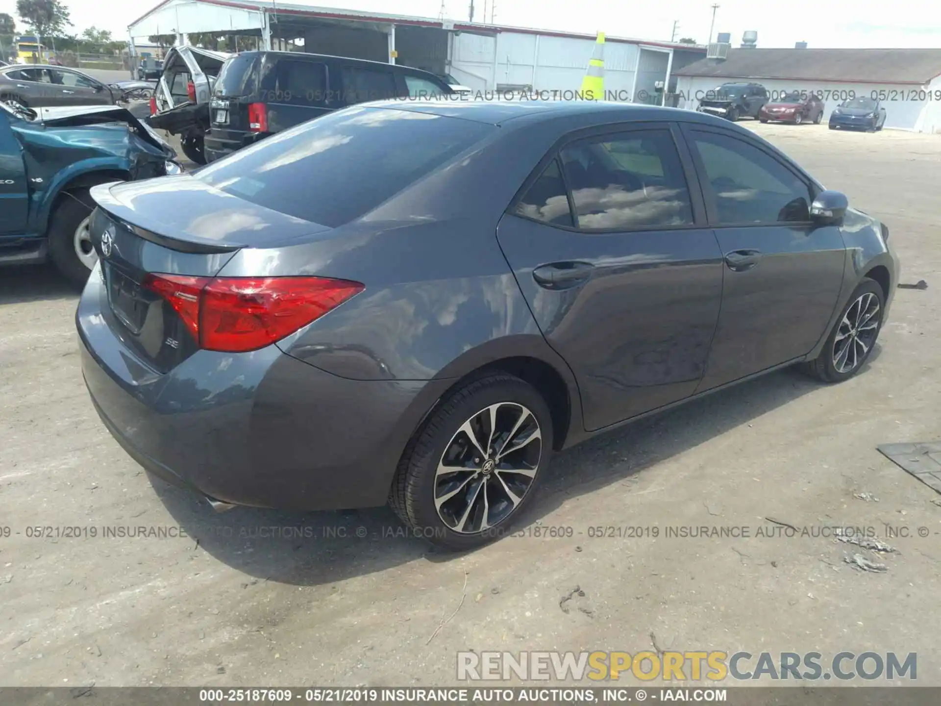 4 Photograph of a damaged car 5YFBURHEXKP931308 TOYOTA COROLLA 2019