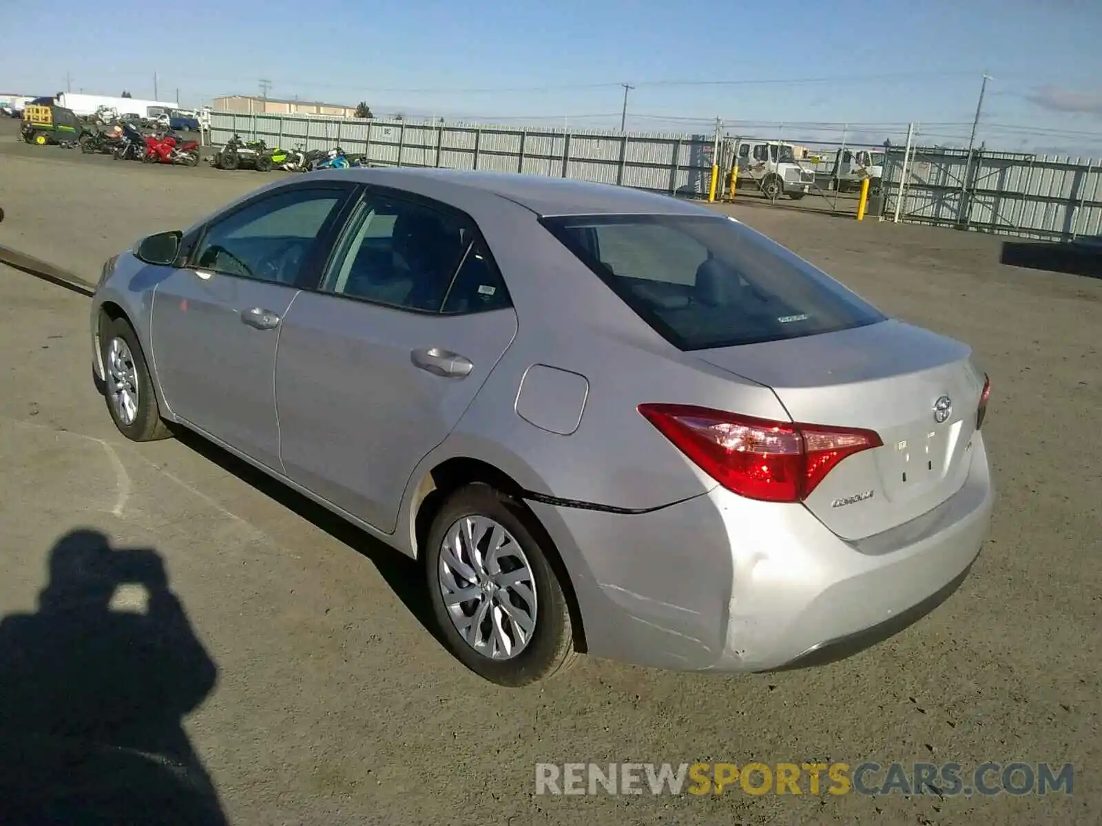 3 Photograph of a damaged car 5YFBURHEXKP932054 TOYOTA COROLLA 2019