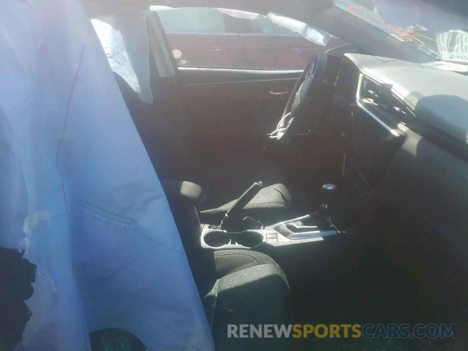 5 Photograph of a damaged car 5YFBURHEXKP932314 TOYOTA COROLLA 2019