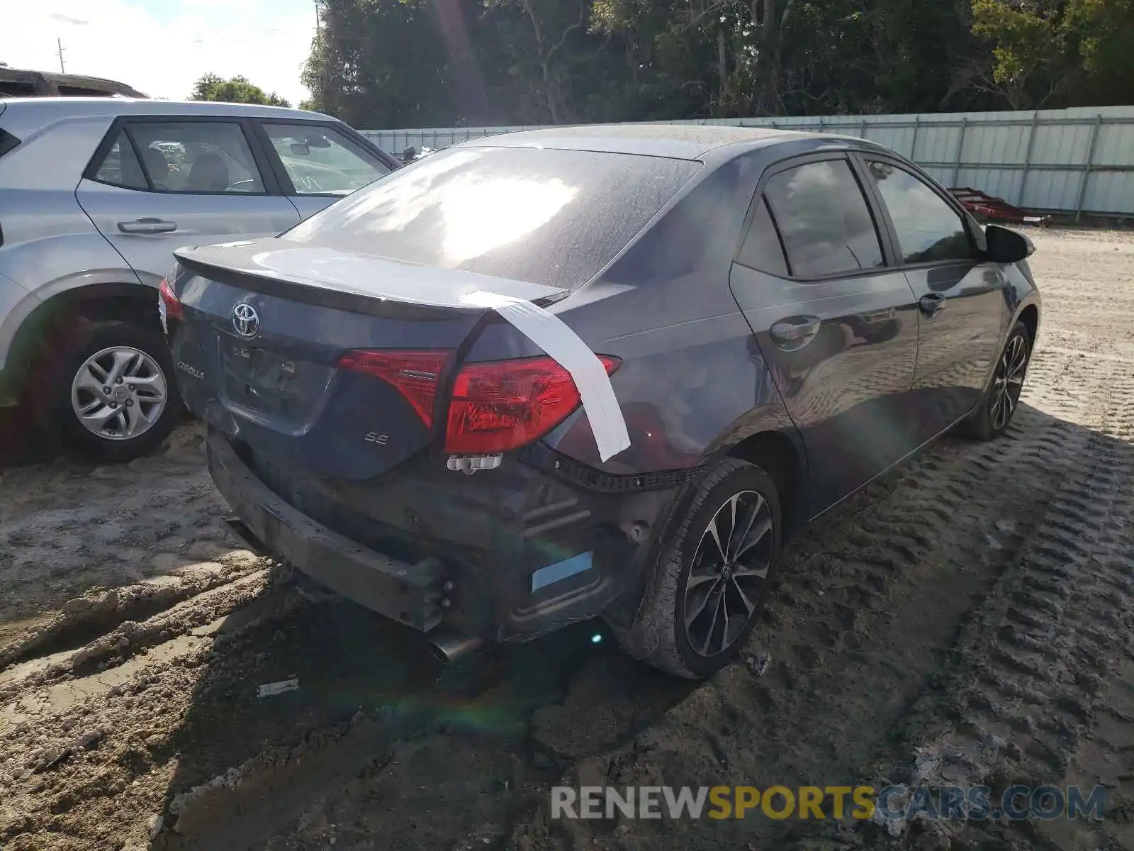 4 Photograph of a damaged car 5YFBURHEXKP933172 TOYOTA COROLLA 2019