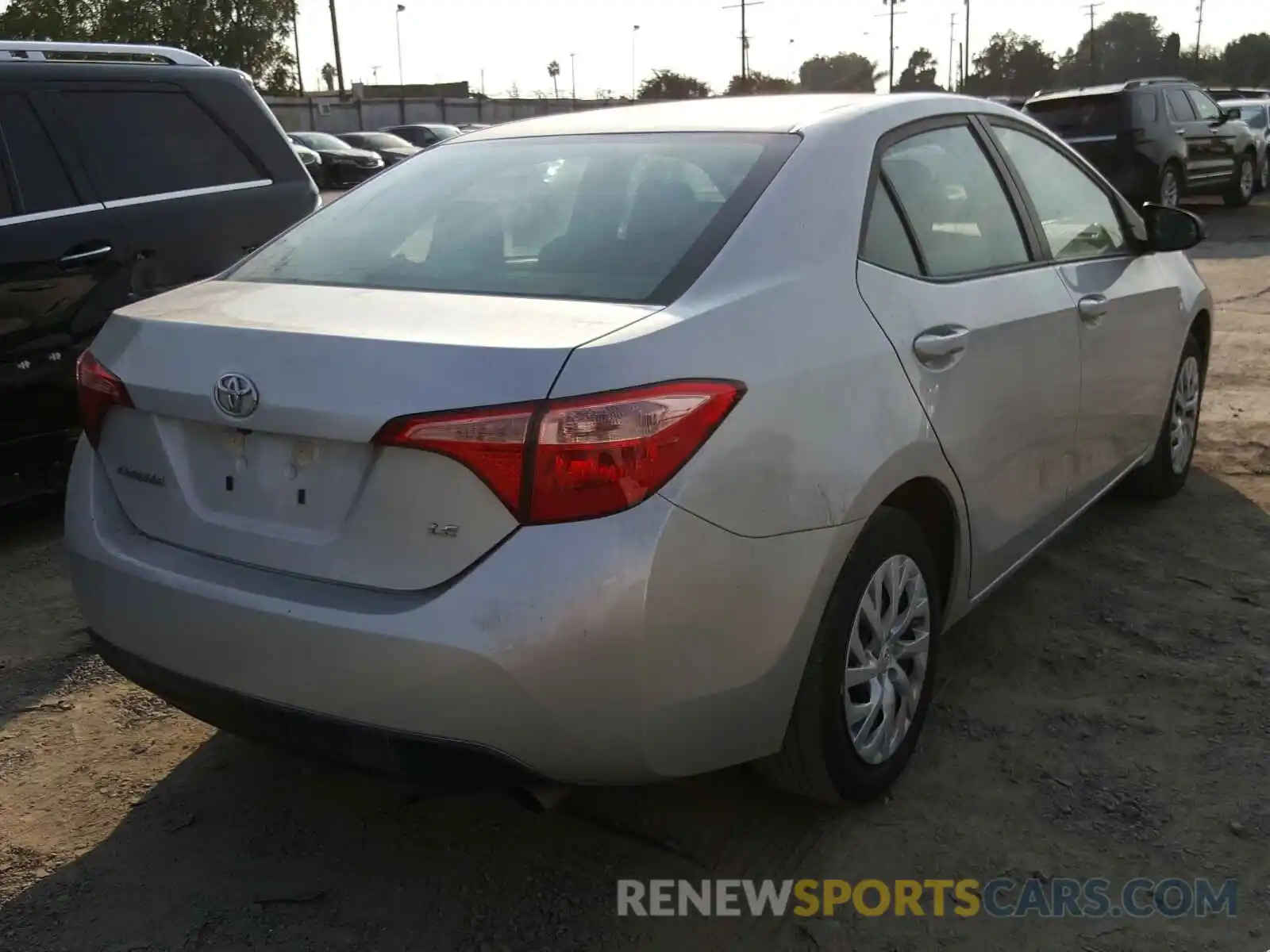 4 Photograph of a damaged car 5YFBURHEXKP934287 TOYOTA COROLLA 2019