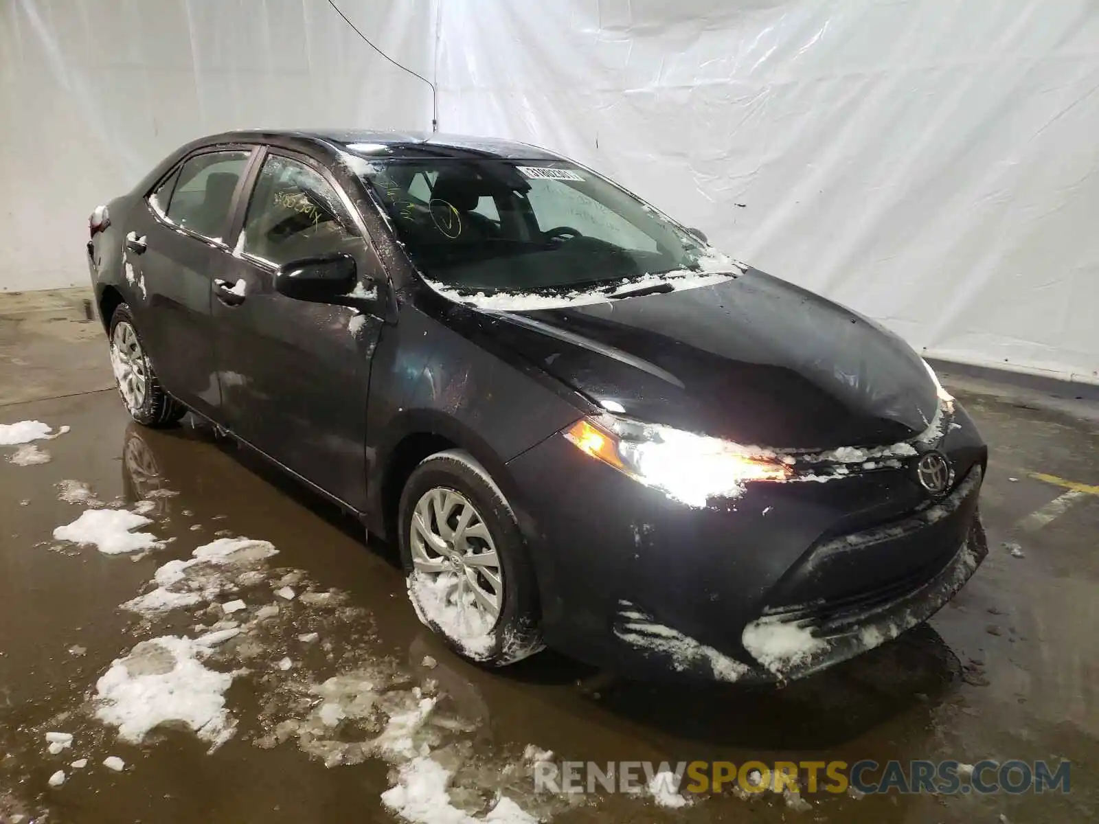 1 Photograph of a damaged car 5YFBURHEXKP935083 TOYOTA COROLLA 2019