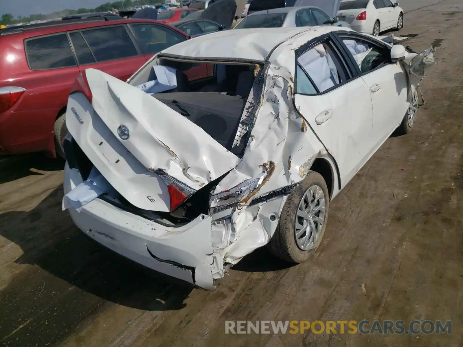 4 Photograph of a damaged car 5YFBURHEXKP935312 TOYOTA COROLLA 2019