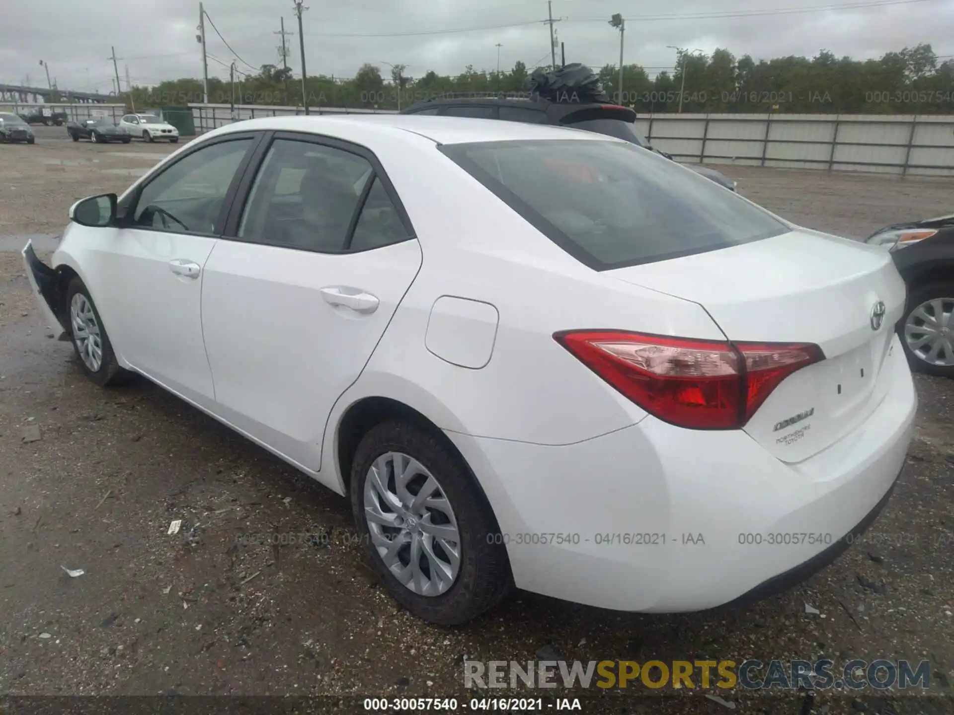 3 Photograph of a damaged car 5YFBURHEXKP936279 TOYOTA COROLLA 2019