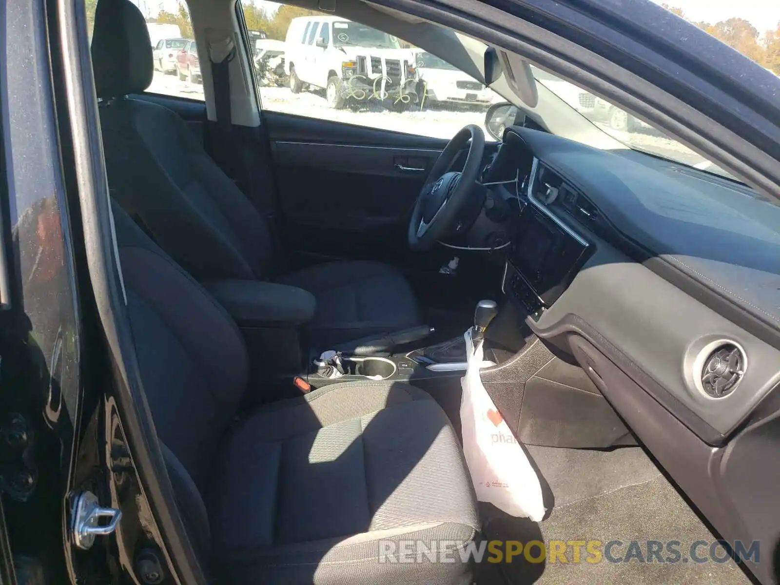 5 Photograph of a damaged car 5YFBURHEXKP937478 TOYOTA COROLLA 2019