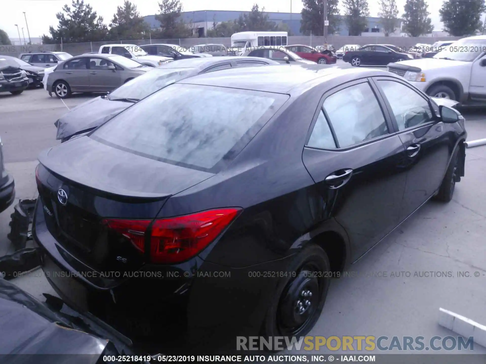 4 Photograph of a damaged car 5YFBURHEXKP937867 TOYOTA COROLLA 2019