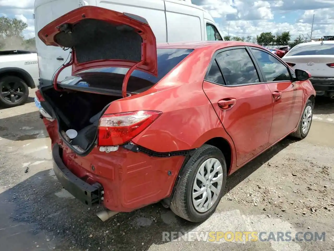 4 Photograph of a damaged car 5YFBURHEXKP937898 TOYOTA COROLLA 2019