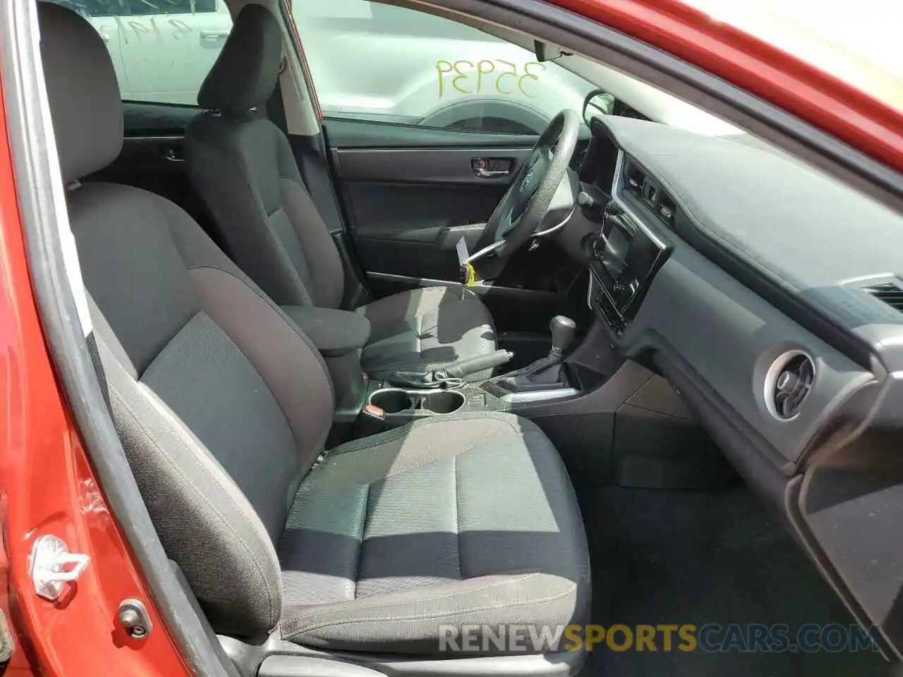 5 Photograph of a damaged car 5YFBURHEXKP937898 TOYOTA COROLLA 2019