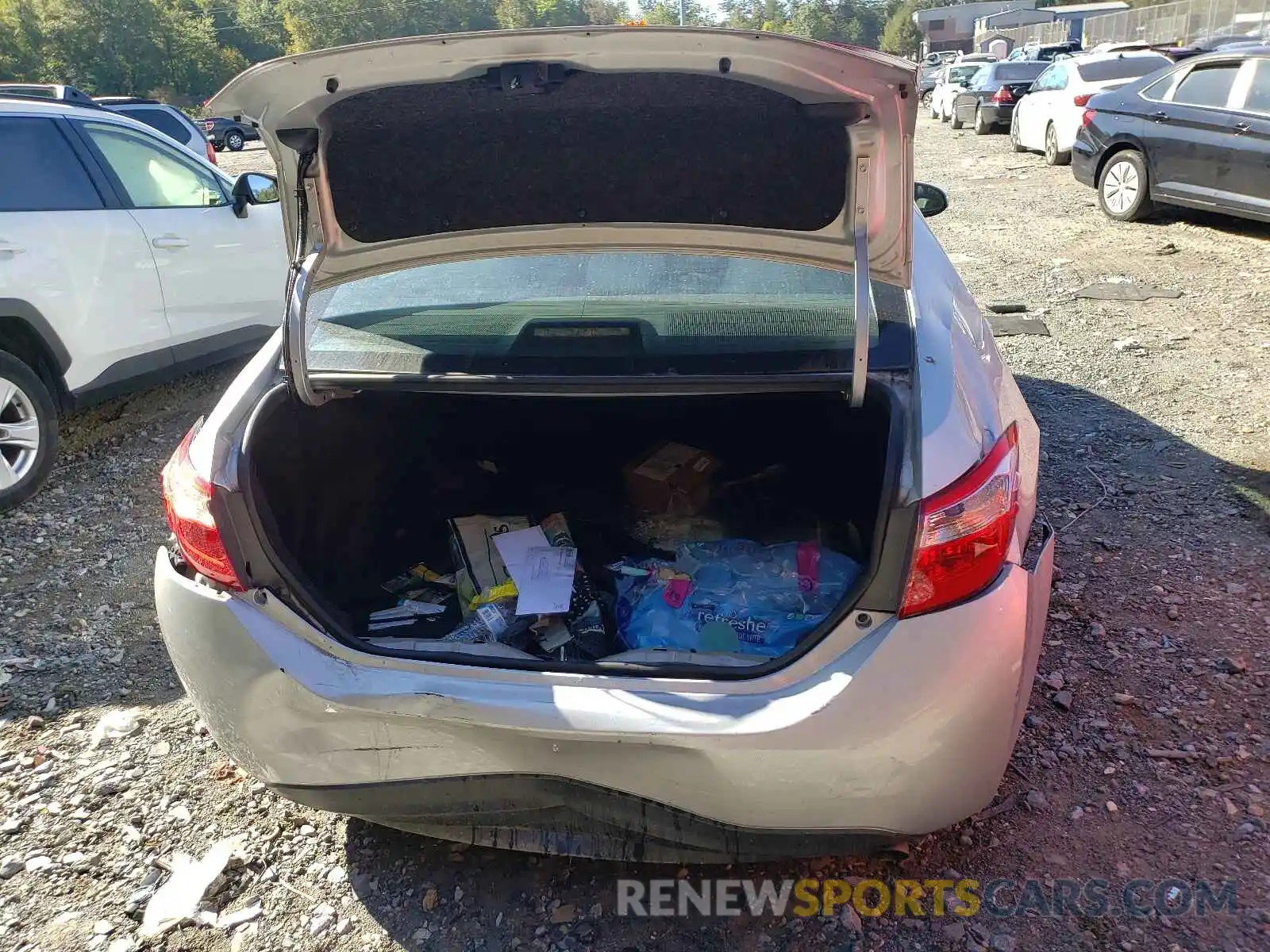 9 Photograph of a damaged car 5YFBURHEXKP939750 TOYOTA COROLLA 2019