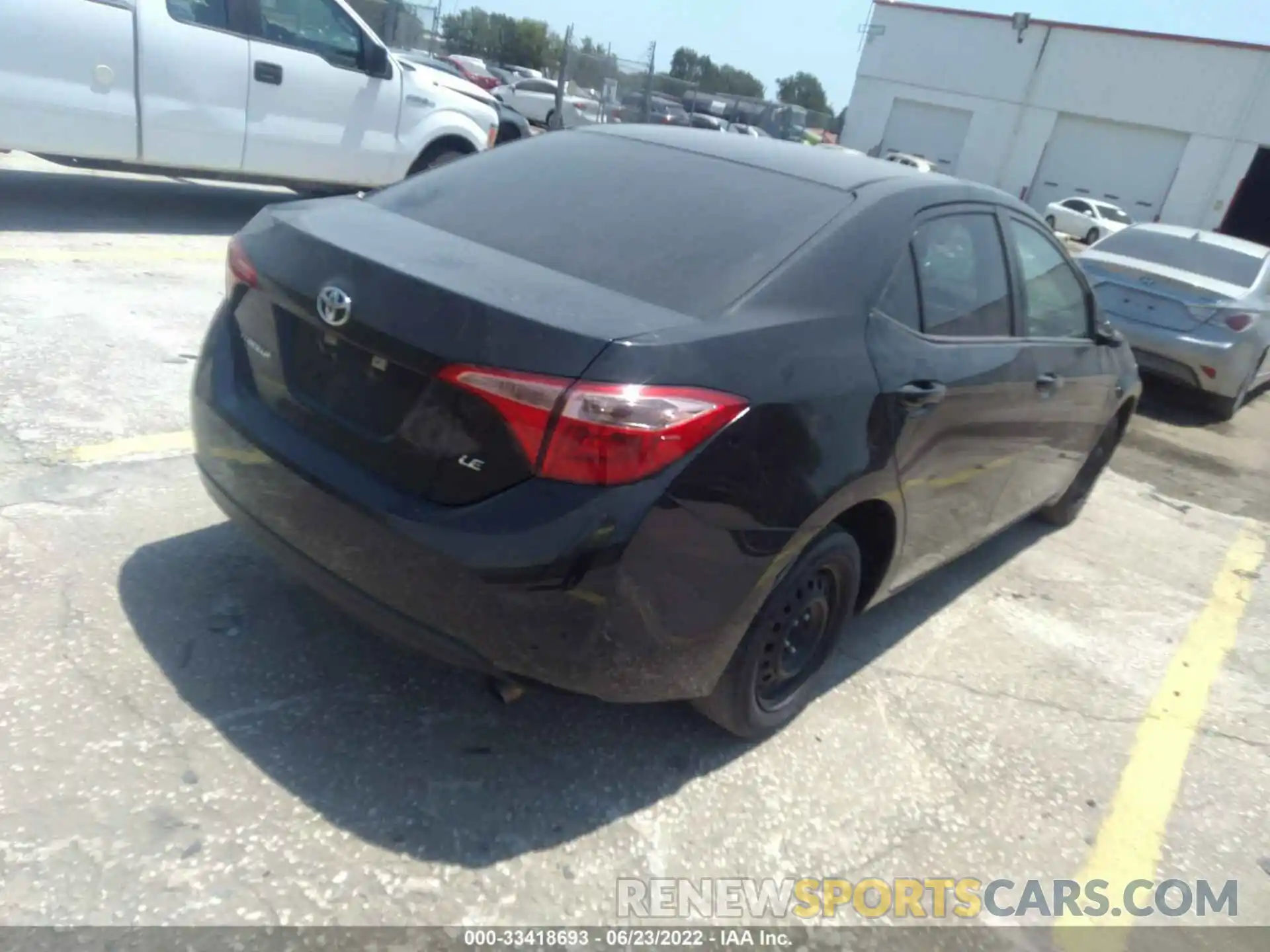 4 Photograph of a damaged car 5YFBURHEXKP940137 TOYOTA COROLLA 2019