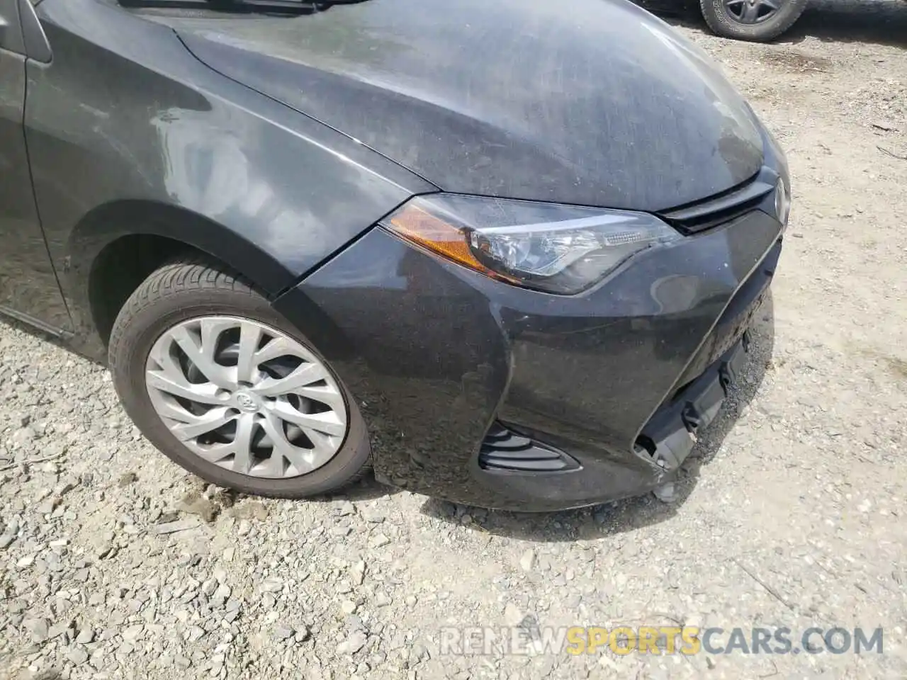 9 Photograph of a damaged car 5YFBURHEXKP940302 TOYOTA COROLLA 2019