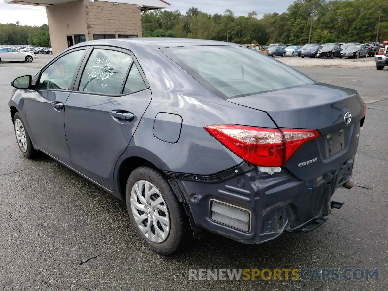 3 Photograph of a damaged car 5YFBURHEXKP940817 TOYOTA COROLLA 2019