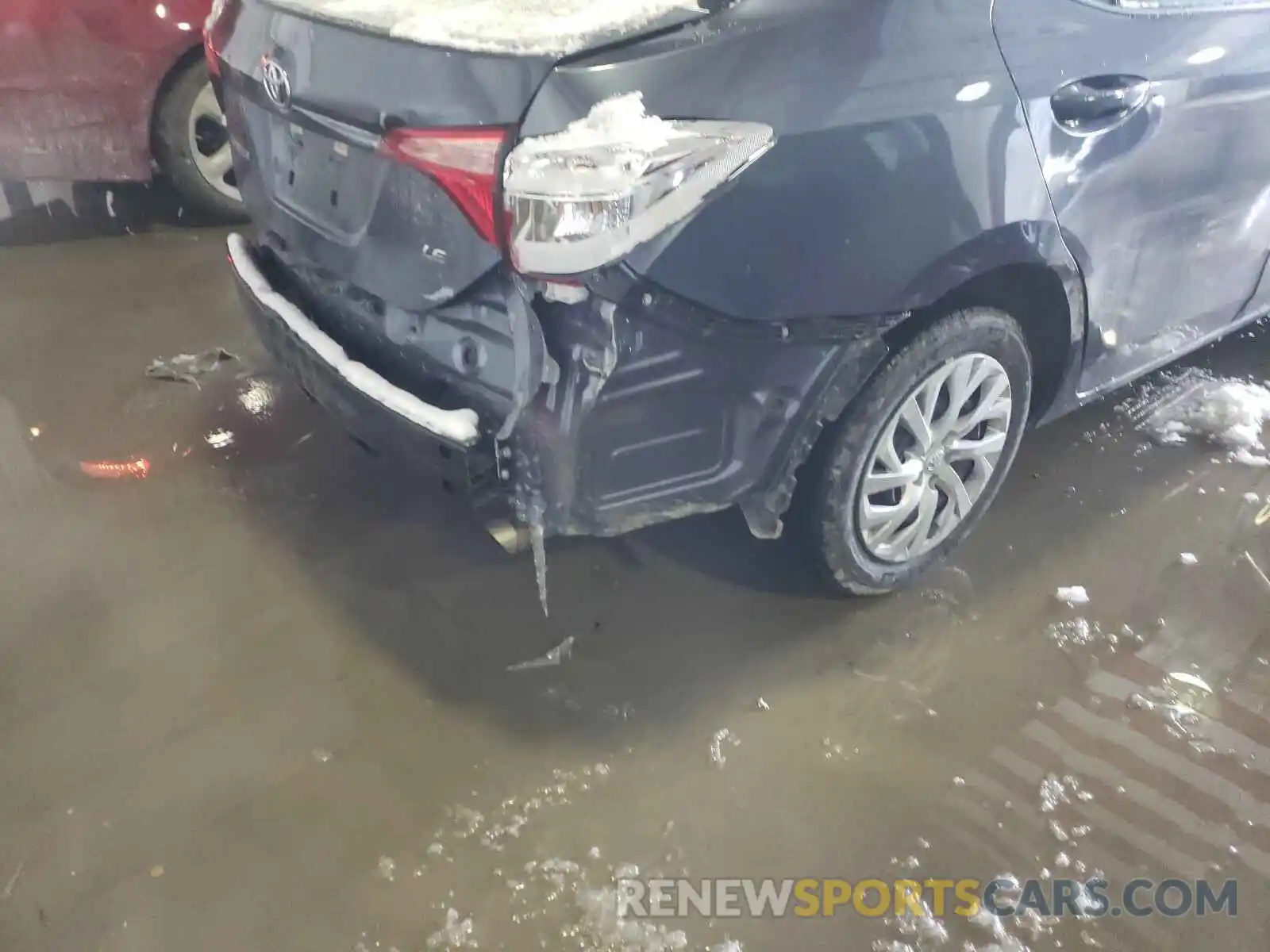 9 Photograph of a damaged car 5YFBURHEXKP940851 TOYOTA COROLLA 2019