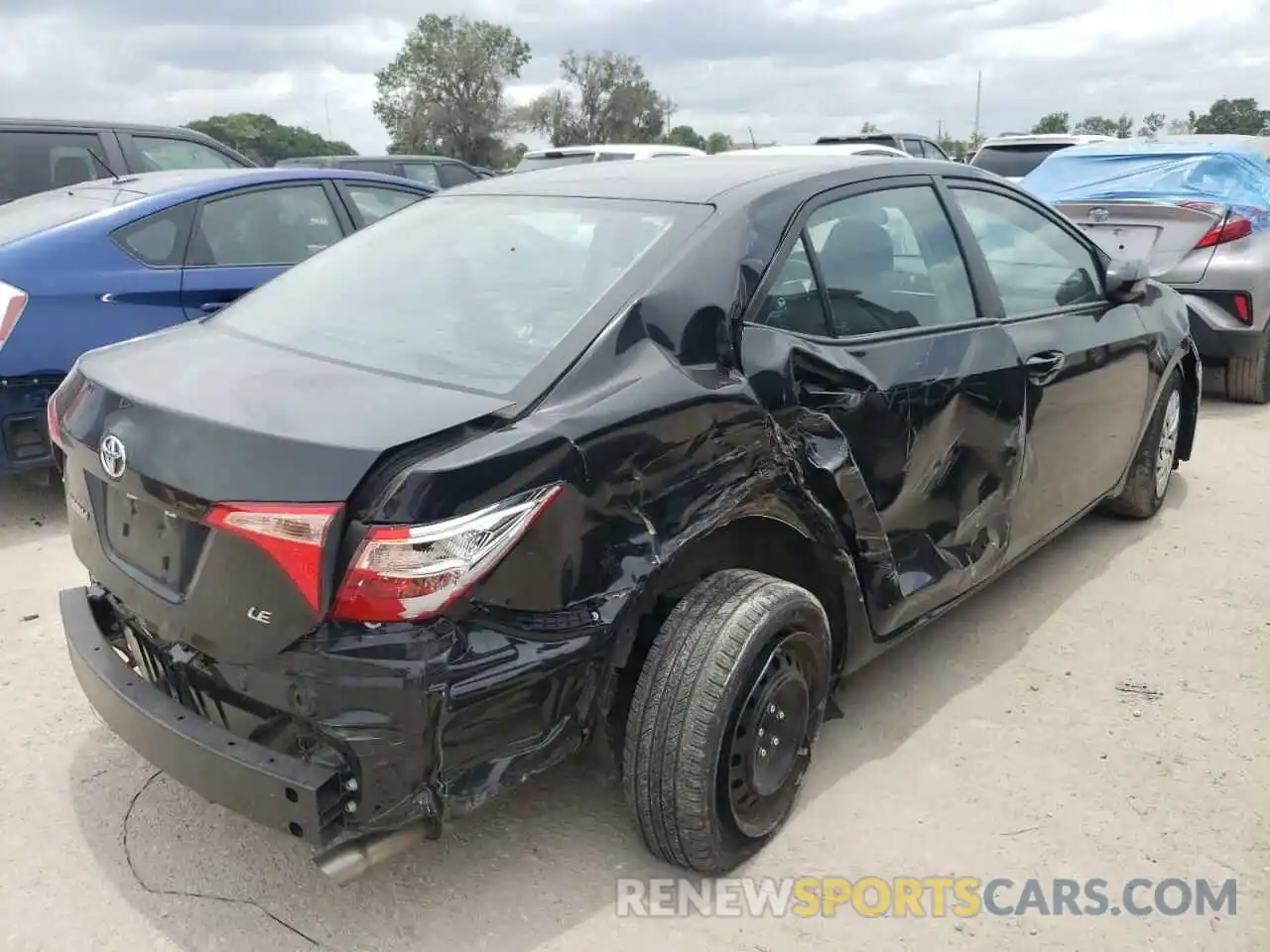 4 Photograph of a damaged car 5YFBURHEXKP942471 TOYOTA COROLLA 2019