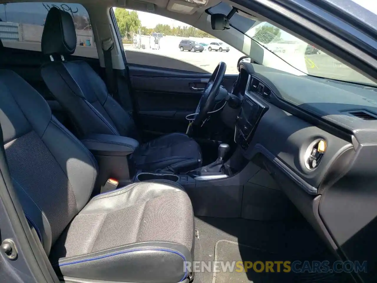 5 Photograph of a damaged car 5YFBURHEXKP943037 TOYOTA COROLLA 2019