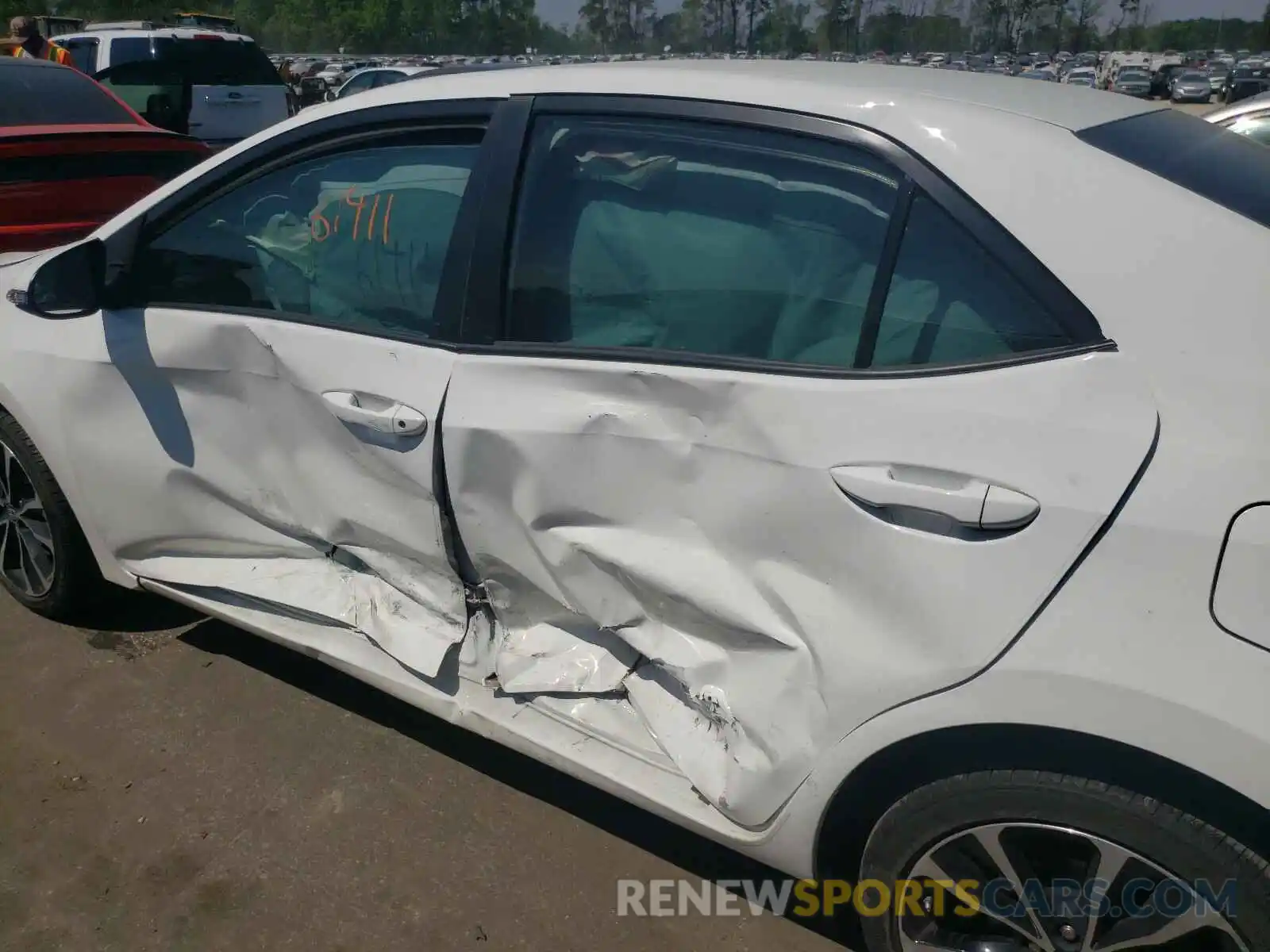 10 Photograph of a damaged car 5YFBURHEXKP943393 TOYOTA COROLLA 2019