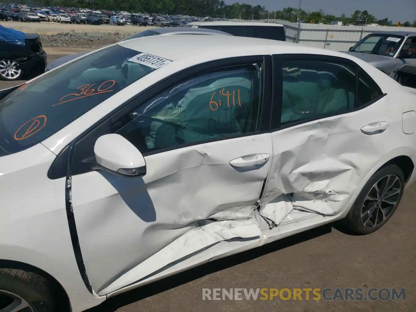 9 Photograph of a damaged car 5YFBURHEXKP943393 TOYOTA COROLLA 2019