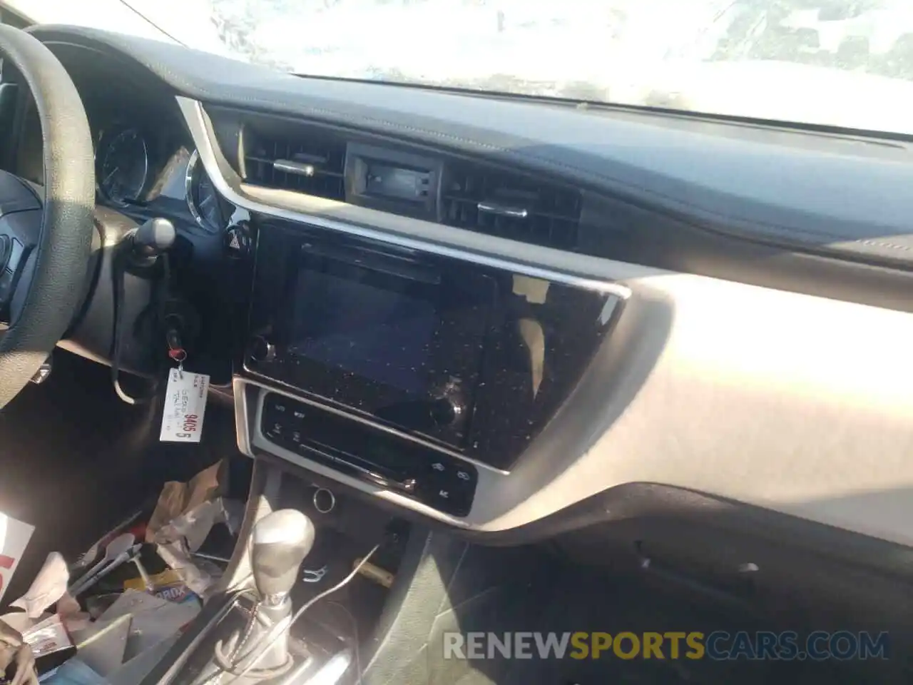 9 Photograph of a damaged car 5YFBURHEXKP943698 TOYOTA COROLLA 2019