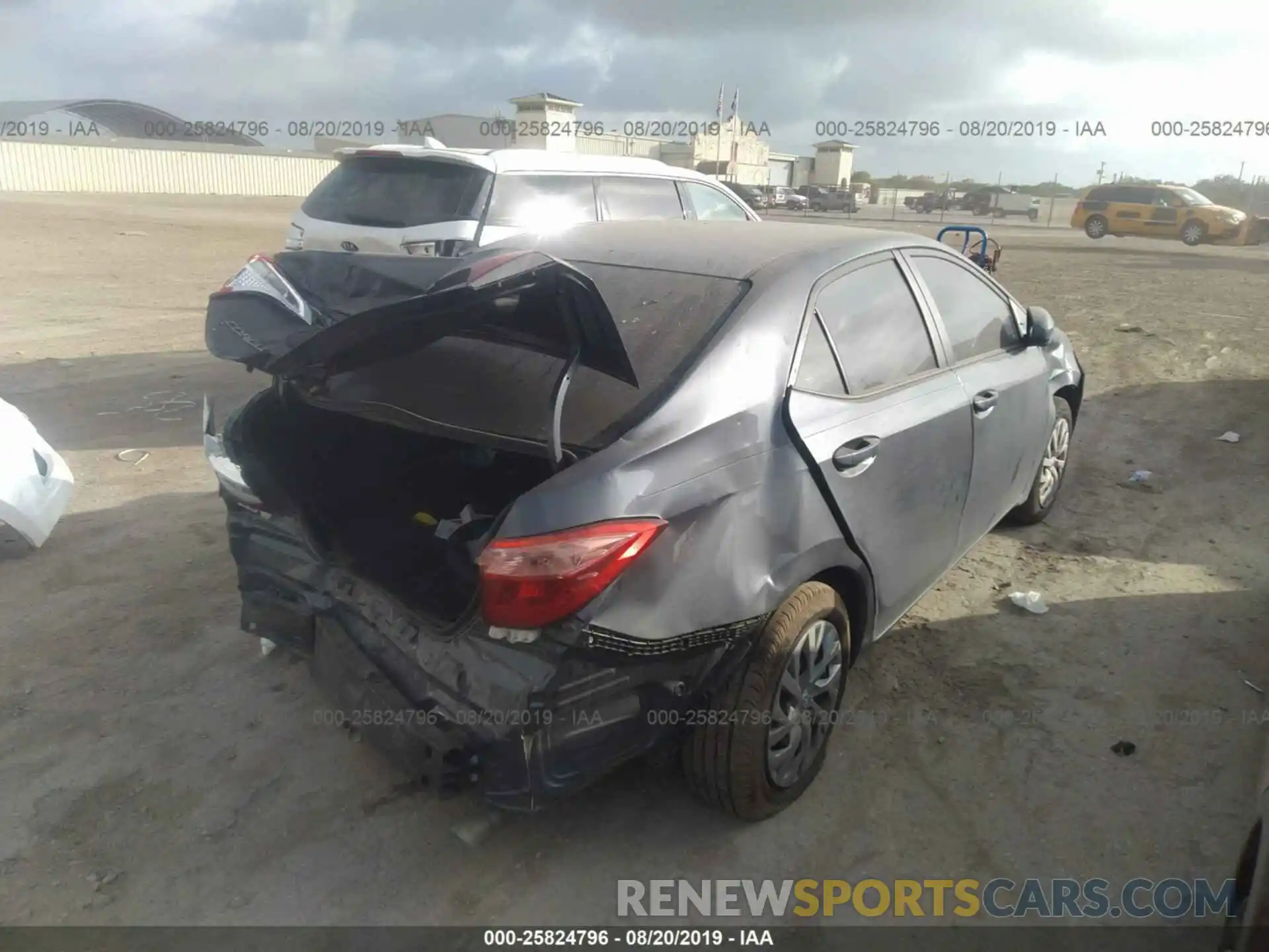 4 Photograph of a damaged car 5YFBURHEXKP945550 TOYOTA COROLLA 2019